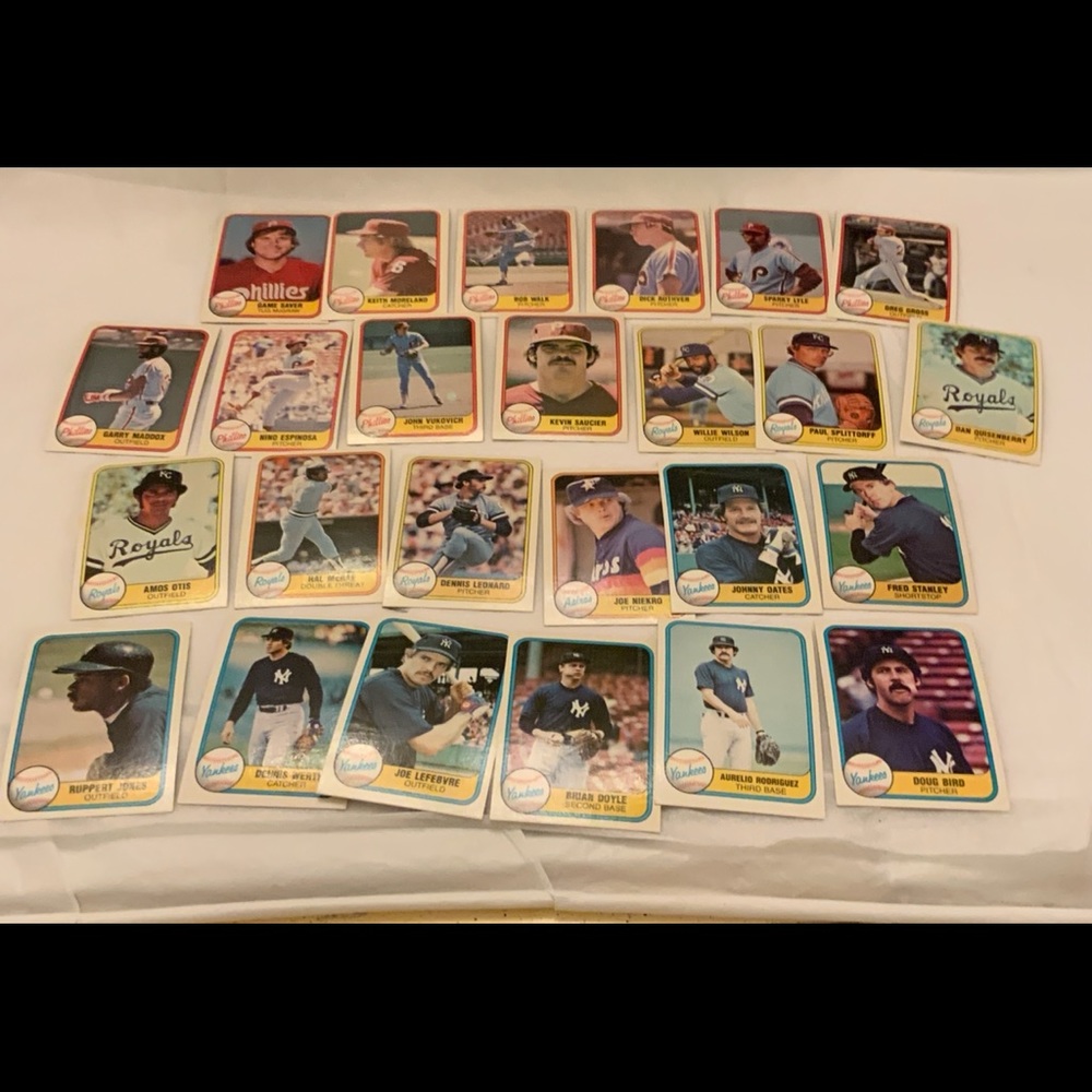 Bundle of Baseball Cards Lot 207